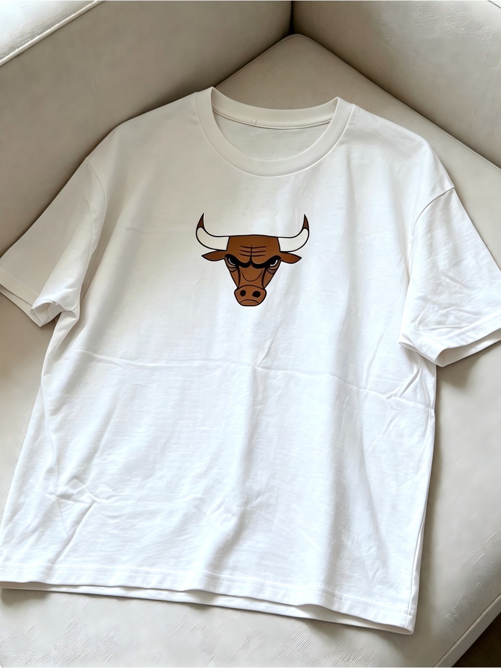 Chicago Bulls with logo white Women Men T-shirt Unisex